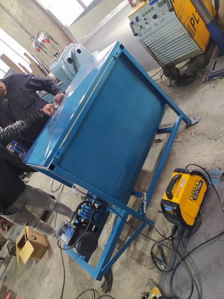 مزایای استفاده از این محصول میکسر افقی <br/><br/>•	سرعت بالا<br/>•	دارای ظرفیت 1 تن<br/>•	دارای مخزن ورودی<br/>•	طول عمر بالا<br/>•	رعایت بهداشت<br/>•	مصرف بهینه برق<br/>•	دارای دریچ industry industrial-machinery industrial-machinery