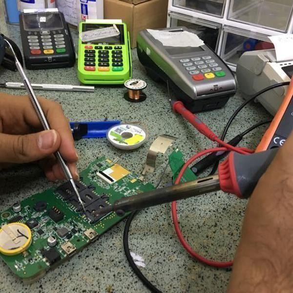 زیر نظر تعمیرکار پوز آموزش ببینید.<br/><br/>از بیس الکترونیک که شامل قطعات روی مدار پوز هست عملی روی دستگاه آموزش میدهیم.<br/><br/>روش آموزش:<br/>⚡️ شناخت قطعات الکترونیک services educational educational