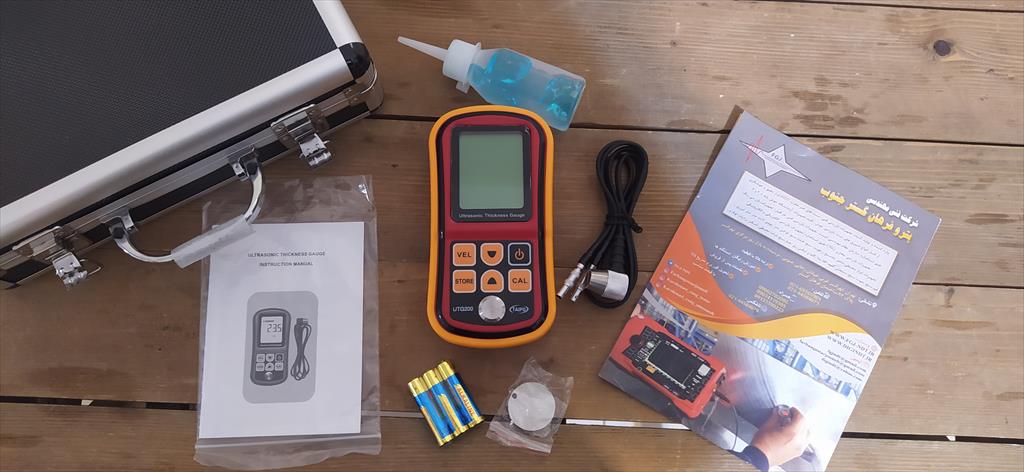 مشخصات:<br/><br/>دارای توانایی اندازه گیری ضخامت با رنج 1.2 تا 220 میلی متر با دقت (H1%+0.1)± میلی متر<br/> دقت عدد نمایش داده شده بر روی صفحه نمایش در حدود  industry tools-hardware tools-hardware