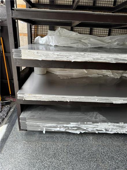 فروش انواع ورق سیاه<br/>ورق گالوانیزه<br/>ورق روغنی<br/>ورق آلیاژی<br/>ورق فولادی<br/>ورق آهنی<br/>ورق پانچ<br/>ورق با ضخامت بالا ورق گوشتی<br/>ورق به صورت رول و شیت<br/>ورق دورسیاه 2 می industry iron iron