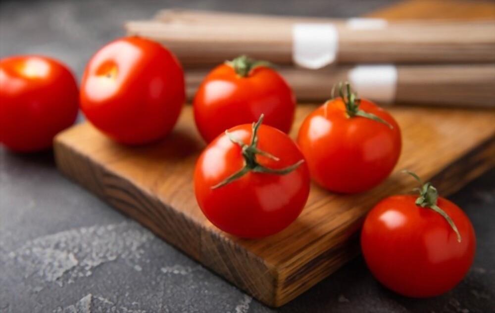 بذره گوجه سوپر کریستال سه حلقه امریکا<br/>گوجه فرنگی سوپر کریستال ( Tomato ( Super Crystal واریته موفق آمریکایی است که میوه هایی کشیده به رنگ قرمز پررنگ د industry agriculture agriculture