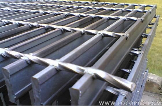 گریتینگ تولید شده به وسیله های ماشین های اتوماتیک و فورج کردن باربر و رابط در یکدیگر را گریتینگ الکتروفورج می گویند. گریتینگ الکتروفورج نیز بسته به نی industry iron iron