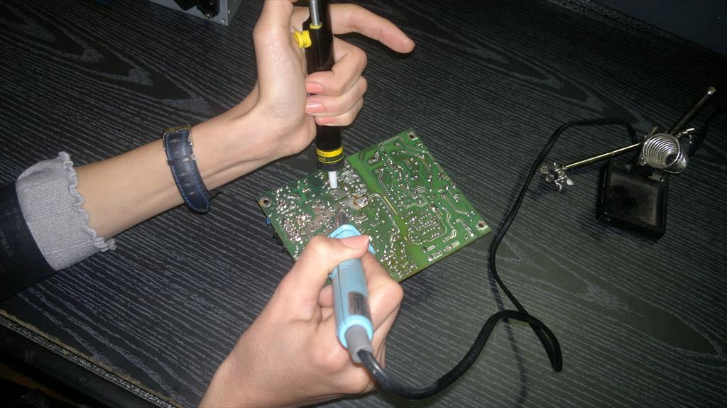 ✅️تعمیر وسرویس انواع اسپیکر در کمترین زمان ممکن با ضمانت <br/>✅️برطرف کردن ارور های دستگاه<br/>۰ <br/>مشکلاتی از قبیل<br/>✅️اسپیکر روشن نمیشود.<br/>✅️اسپیکر صدا ندارد<br/>✅️ا services fix-repair fix-repair