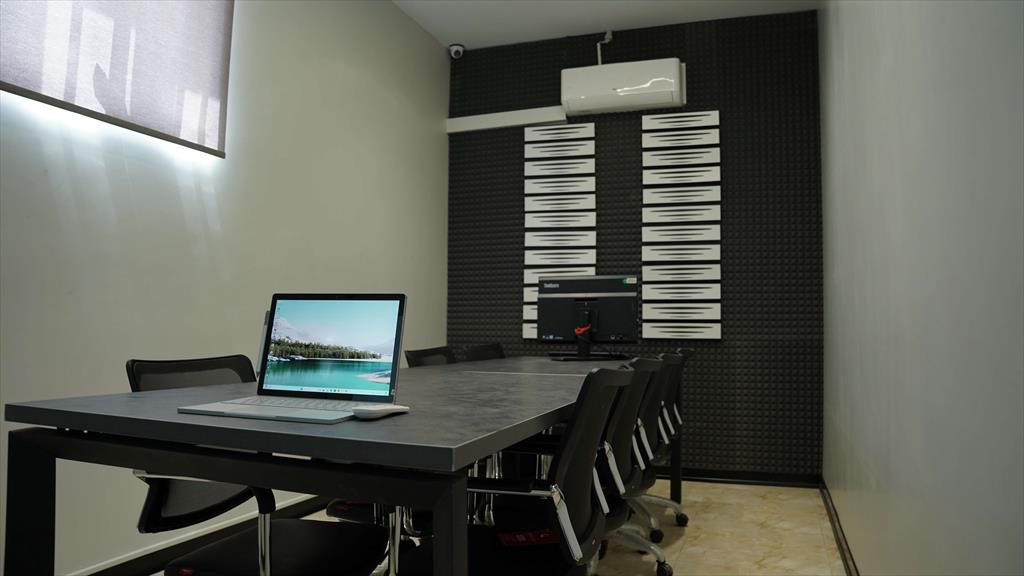 زبان انگلیسی؛ کلید موفقیت در دنیای امروز 🌍<br/><br/>یادگیری زبان انگلیسی یعنی گشودن درهای جدید به‌سوی آینده‌ای روشن‌تر!<br/>در دوره‌های تخصصی ما، از سطح مبتدی تا services educational educational