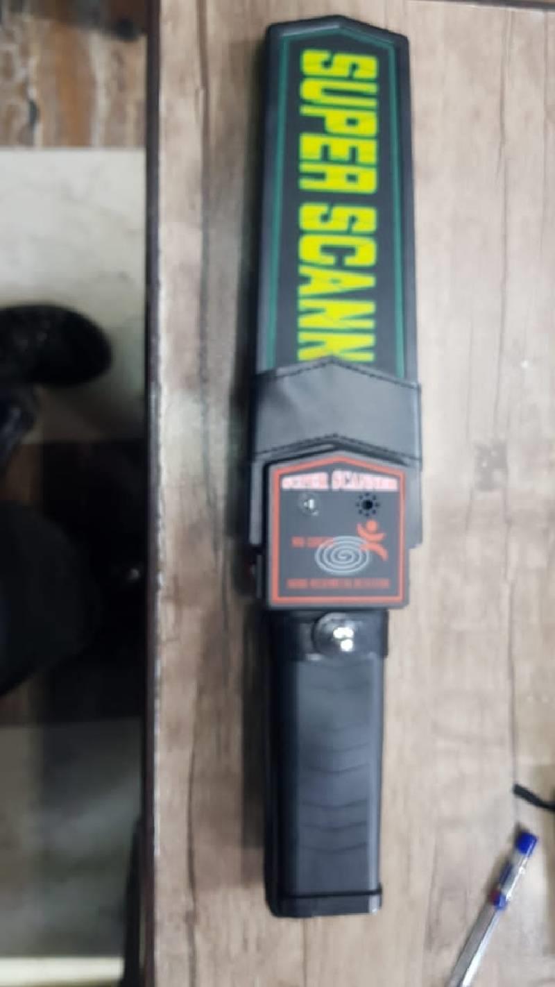 <br/>آشنایی با امکانات راکت بازرسی<br/>راکت بازرسی ( راکت فلزیاب ) ابزاری برای شناسایی انواع فلزات و موبایل می باشد. این محصول بیشتر در اماکن عمومی مانند فرود digital-appliances gps gps