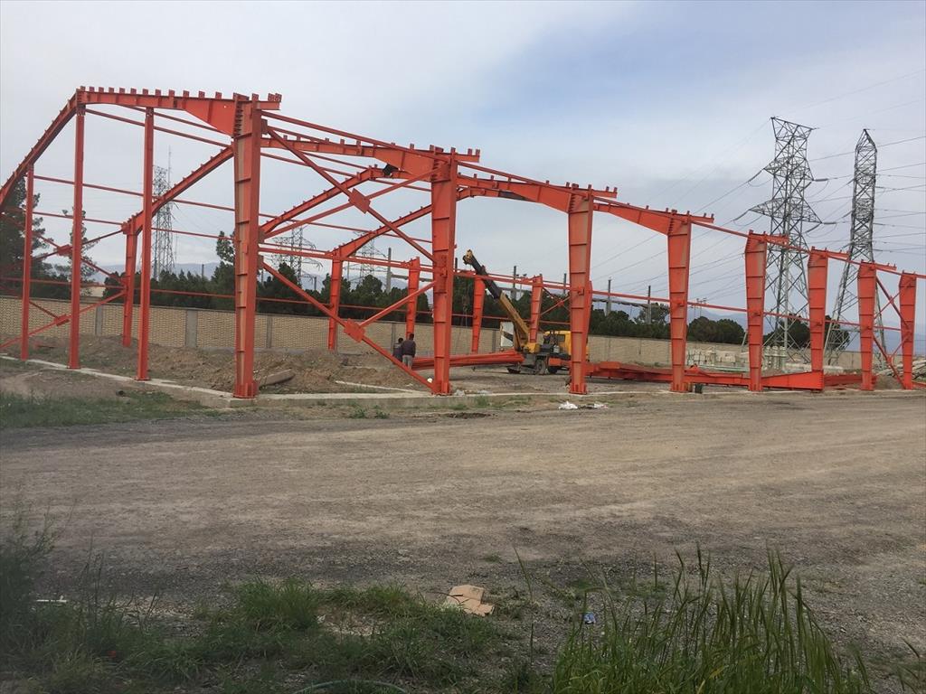 ساخت انواع سوله سبک و سنگین،جرثقیل سقفی<br/>طراحی ، محاسبه ، نظارت ، اجرا ، آموزش<br/>زیر نظر مهندسین ارشد سازه<br/>حسین جنیدی (کارشناس ارشد سازه)<br/>09155510637 industry roads-construction roads-construction