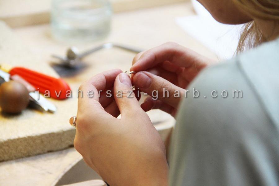 آموزش و برگزاری دوره های منظم آموزشی و هدایت هنرجویان به یک مسیر درست و ترویج هنر ساخت در میان علاقه مندان این حرفه یکی از اصلی ترین برنامه های آموزشگ services services-other services-other