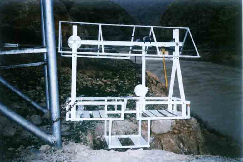 به منظور انجام عملیات اندازه گیری دبی سیلاب در رودخانه ها  و دبی سنجی کانال های بزرگ در پل های تلفریک کابلی، از گهواره تلفریک استفاده می شود.<br/>شرکت سیم industry industrial-machinery industrial-machinery
