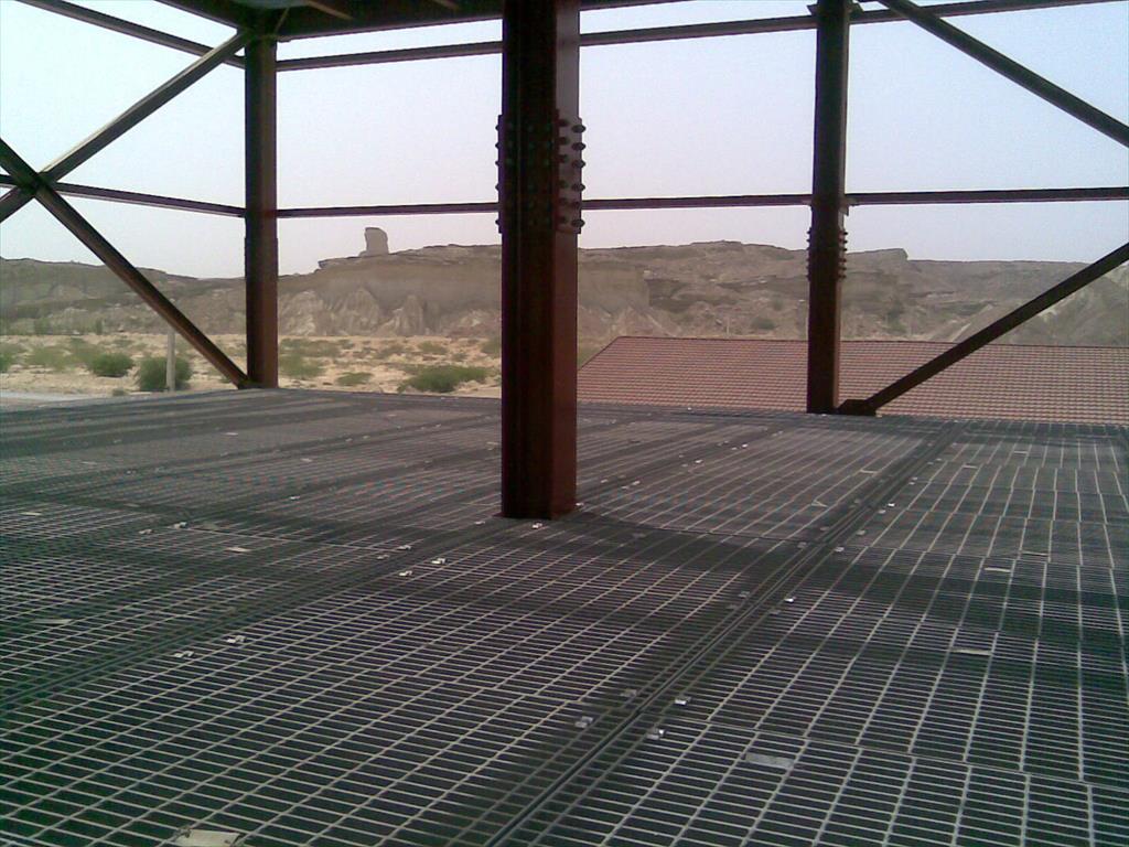 شرکت توسعه شبکه های فولادی آسیا(تشفا) تولیدکننده انواع گریتینگ از جمله تولید گریتینگ به روش الکتروفورج و بوسیله خطوط تولید تمام اتوماتیک مطابق استاندا industry iron iron