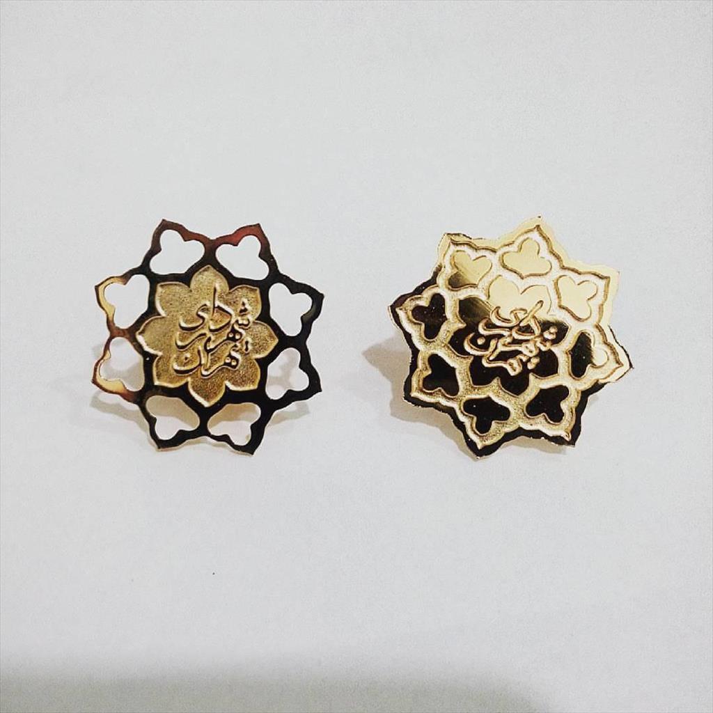 تولید و چاپ بج سینه طلایی بدون محدودیت در تعداد و با امکان ارسال به تمامی نقاط کشور. انتخابی مناسب جهت معرفی نام تجاری شما بر روی البسه در نمایشگاه ها services printing-advertising printing-advertising