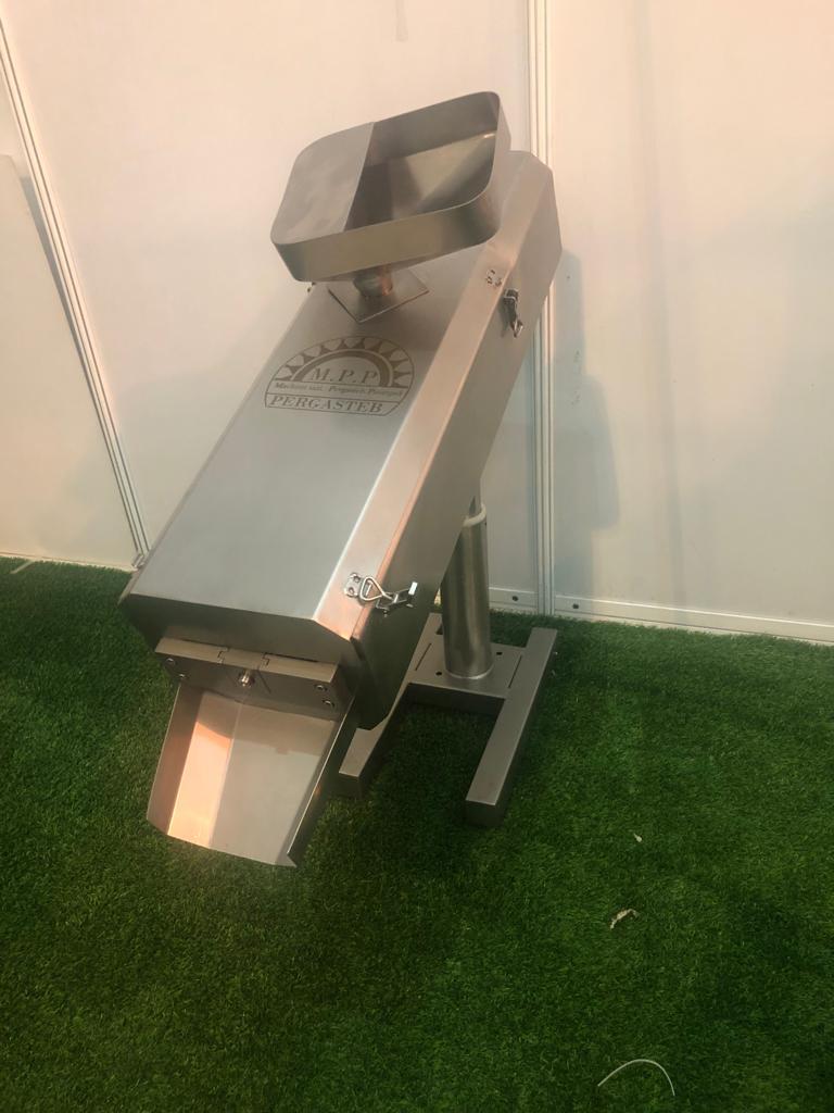 دستگاه دیداستر افقی طرح فته <br/>دستگاه دیداستر با ایجاد لرزش در مش های تعبیه شده  در داخل دستگاه باعث گرفته شدن گرد و غبار حاصل از محصول نهایی می شود. ای industry machinary machinary