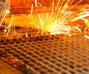 طراحی و  راه اندازی خط تولید گریتینگ دست ساز و نیمه اتوماتیک.<br/>طراحی و ساخت کویل باز کن و تسمه صاف کن برای دستگاه پرس فیدر.<br/>طراحی و ساخت انواع قالب های services industrial-services industrial-services