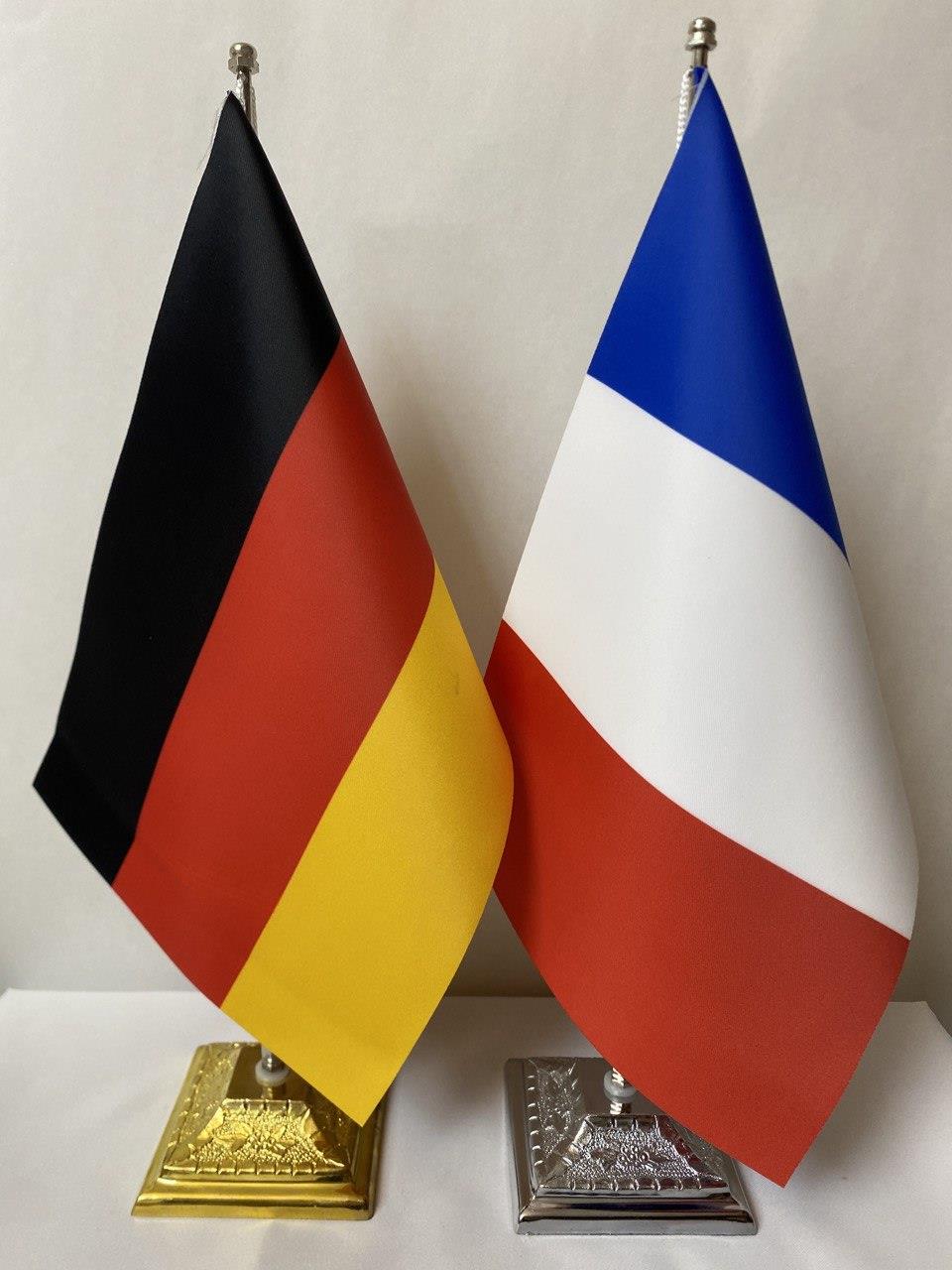 چاپ و تولید پرچم ملل در انواع رومیزی تشریفات، اهتزاز، ماشینی بدون محدودیت در تعداد و با امکان ارسال به تمام نقاط کشور.پرچم های رومیزی ملل بصورت آماده  services printing-advertising printing-advertising