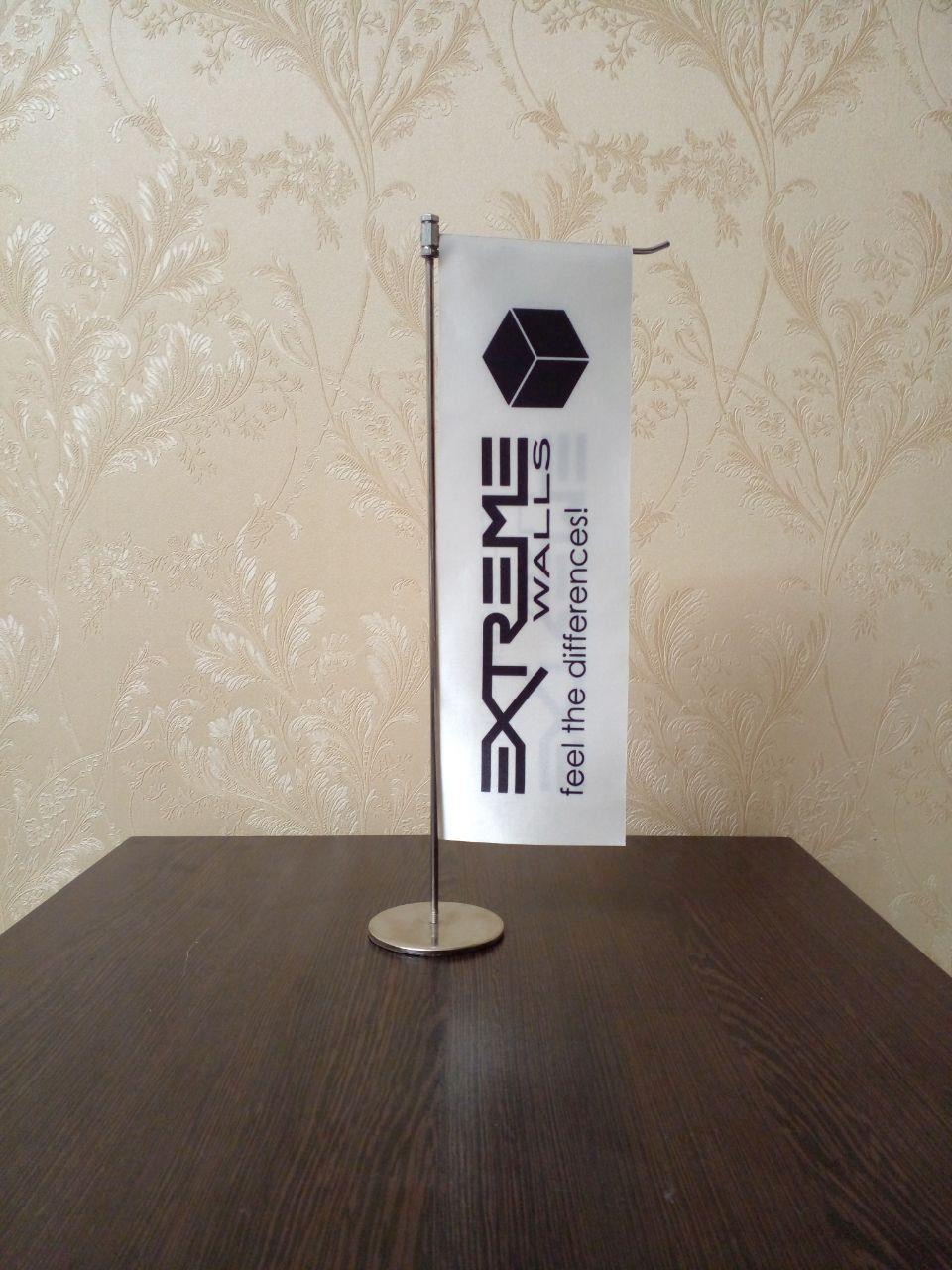 چاپ و تولید پرچم رومیزی ال یک طرفه، در انواع برش مانند یادبودی، پیکانی، نیم دایره و بدون برش. بدون محدودیت در تعداد و با امکان ارسال به تمام نقاط کشور services printing-advertising printing-advertising