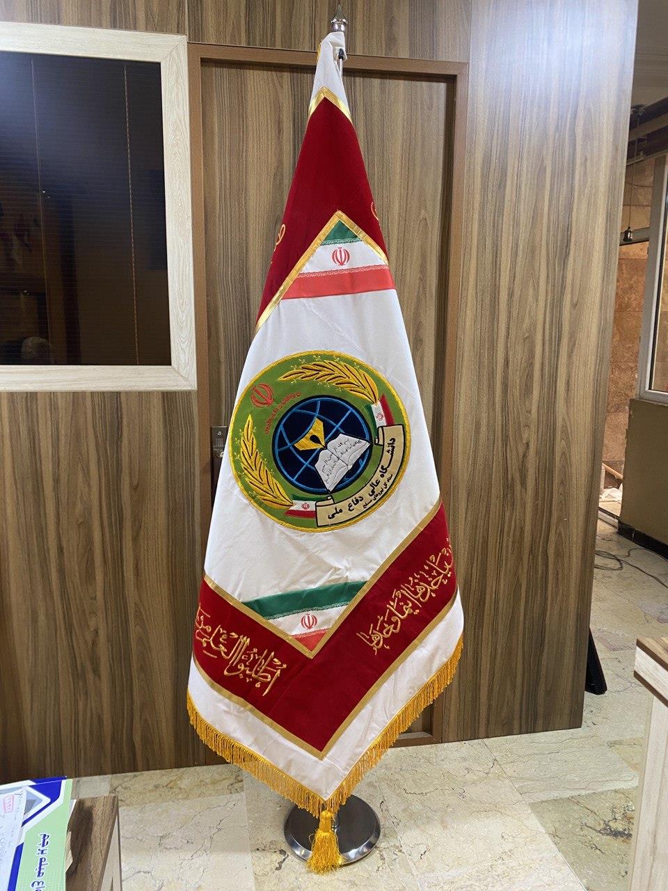 چاپ و تولید پرچم های تشریفات درفش بدون محدودیت در تعداد و با ارسال به تمامی نقاط کشور. انتخابی مناسب جهت تبلیغات محیطی در نمایشگاه ها و جشنواره ها همچ services printing-advertising printing-advertising