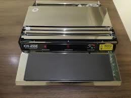 دستگاه سلفون کش جعبه<br/>09190107631<br/>دستگاه سلفون کش صنعتی در کارخانه های تولید مواد غذایی برای سالم تر و زیبا تر نگه داشتن مواد استفاده می شود.<br/>برای کشید industry other-industries other-industries