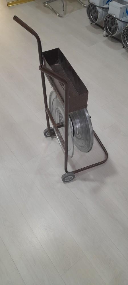 گروه صنعتی تی تاک در همه شهرهای کشور نمایندگی فعال میپذیرد.<br/><br/> <br/>رول بازکن تسمه <br/> <br/>مشخصات فنی دستگاه رول بازکن تسمه<br/>ابعاد دستگاه : ۱۰۰*۵۰*۴۰ سانتی منتر<br/> industry tools-hardware tools-hardware