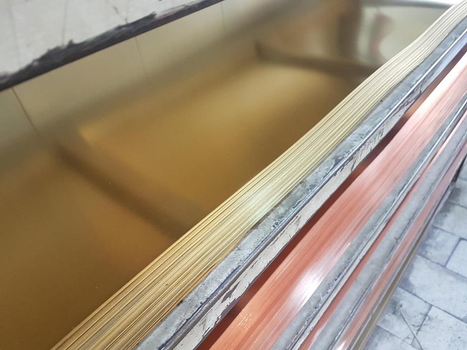 #ورق #برنجی ترکیبی از مس و روی است که به دلیل رنگ طلایی جذاب، #چکش‌خواری عالی و مقاومت در برابر کدر شدن، هم در صنایع دستی (قلم‌زنی) و هم در صنایع برقی industry iron iron