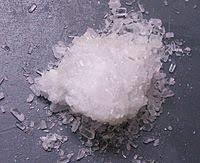  سولفات منیزیم با فرمول شیمیایی MgSO4، جامد بلوری بی رنگی است که از سه عنصر  منیزیم، سولفور و اکسیژن تشکیل شده است. فرم بی آب این ترکیب توانایی جذب سر industry chemical chemical